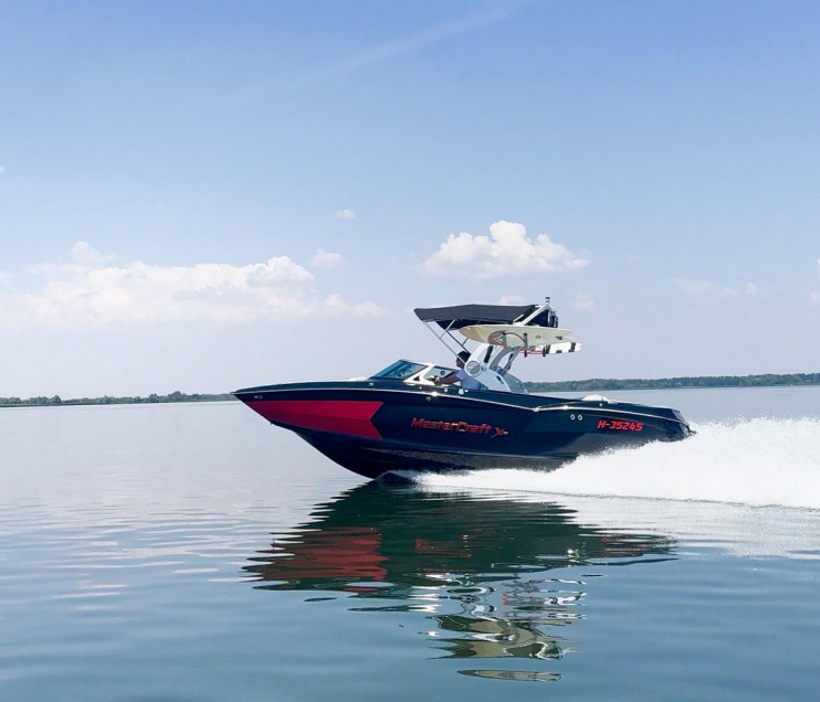 2018-as MasterCraft XStar wakeboard hajó